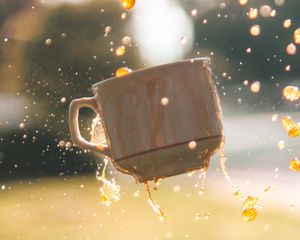 Preview wallpaper cup, spray, liquid, drops
