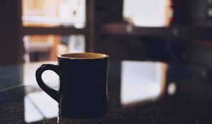 Preview wallpaper cup, table, light