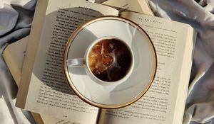 Preview wallpaper cup, tea, books, drink