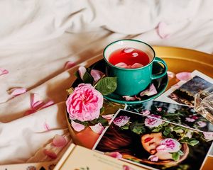 Preview wallpaper cup, tea, flower, petals, photos