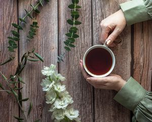 Preview wallpaper cup, tea, hands, flowers, honey