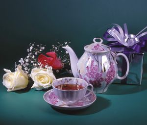Preview wallpaper cup, teapot, box, ribbon, flowers