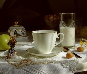 Preview wallpaper cup, teapot, candy, tea drinking