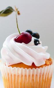 Preview wallpaper cupcake, cherry, berries, dessert