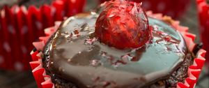 Preview wallpaper cupcake, chocolate, caramel, red, dessert