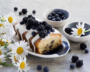 Preview wallpaper cupcake, dessert, berries, blackberries, blueberries