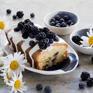 Preview wallpaper cupcake, dessert, berries, blackberries, blueberries
