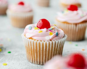 Preview wallpaper cupcake, dessert, confetti, pastries