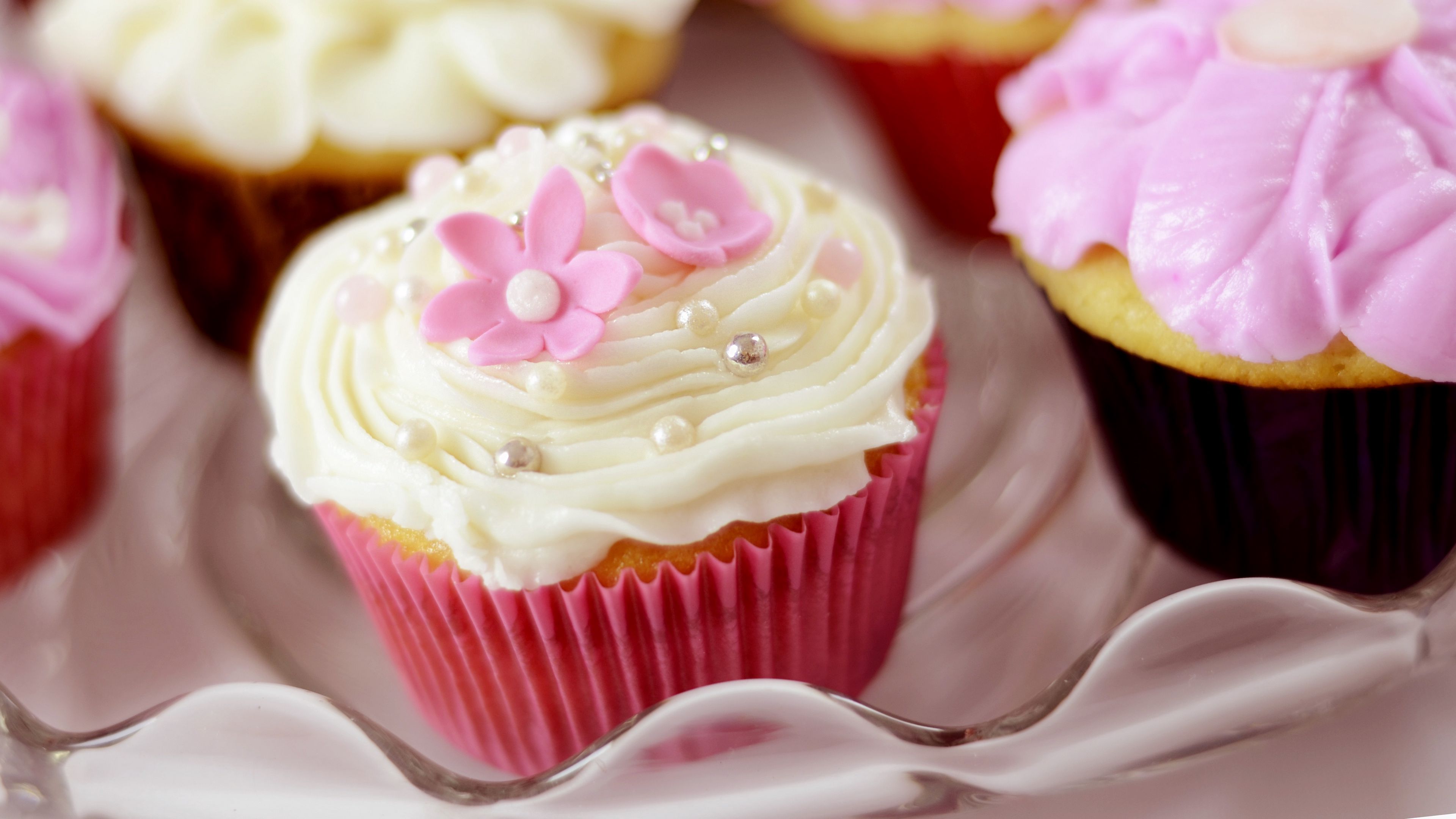 Download wallpaper 3840x2160 cupcake, frosting, baking, dessert 4k uhd ...