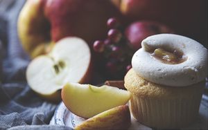 Preview wallpaper cupcake, pastries, apples, fruit, food