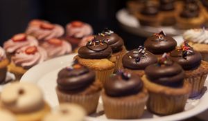 Preview wallpaper cupcakes, dessert, chocolate, food