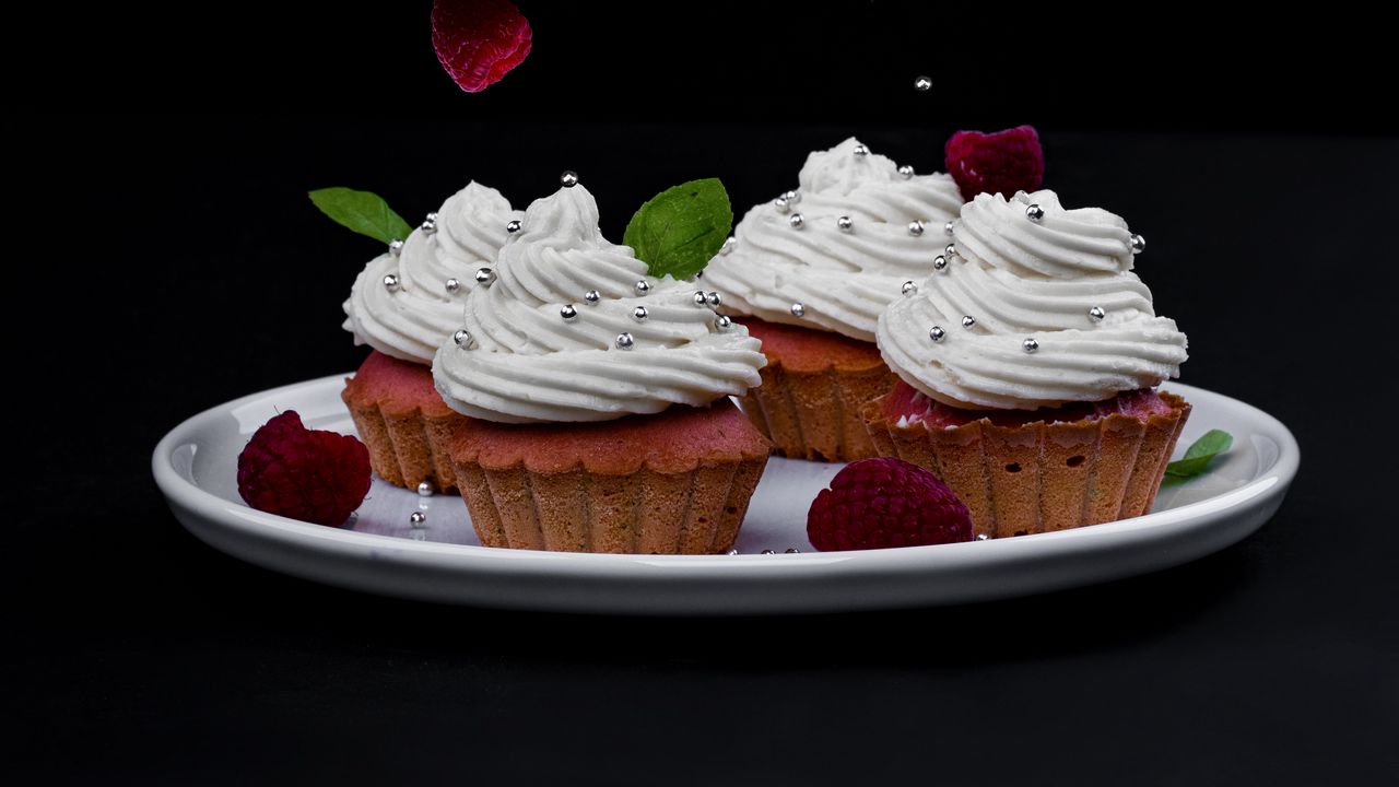 Wallpaper cupcakes, muffins, cream, dessert, berries, plate