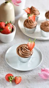 Preview wallpaper cupcakes, strawberries, berries, dessert