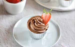 Preview wallpaper cupcakes, strawberries, berries, dessert