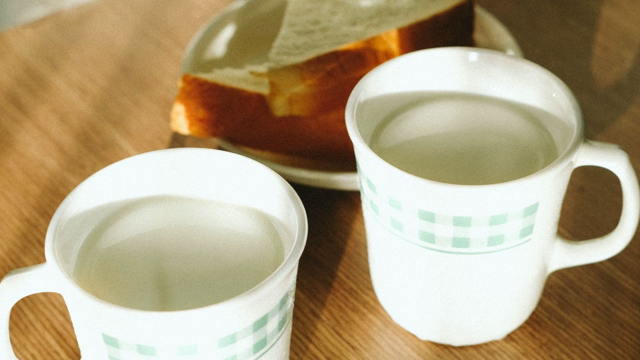 Wallpaper cups, milk, bread, white