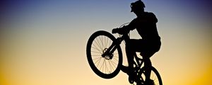 Preview wallpaper cyclist, bike, silhouette, twilight