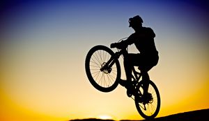 Preview wallpaper cyclist, bike, silhouette, twilight