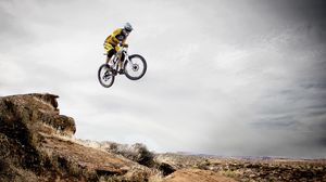 Preview wallpaper cyclist, cycle racing, trick, jump