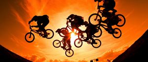 Preview wallpaper cyclists, sun, sky, sunset