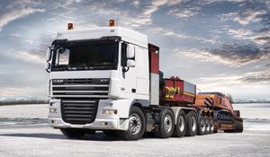 Preview wallpaper daf, xf105, truck, car, side view, trailer, excavator