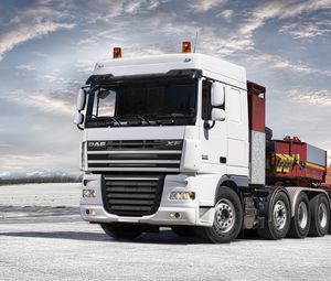 Preview wallpaper daf, xf105, truck, car, side view, trailer, excavator