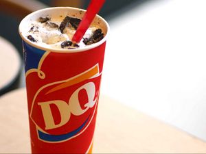 Preview wallpaper dairy queen, drink, milk, cup