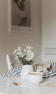 Preview wallpaper daisies, bouquet, vase, cup, tea
