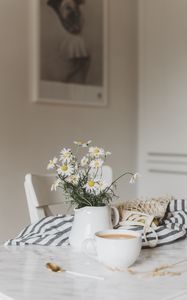 Preview wallpaper daisies, bouquet, vase, cup, tea