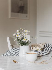 Preview wallpaper daisies, bouquet, vase, cup, tea