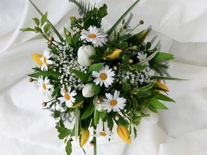 Preview wallpaper daisies, tulips, gypsophila, bouquet, design, tender