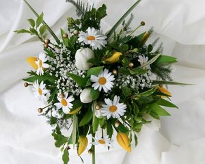 Preview wallpaper daisies, tulips, gypsophila, bouquet, design, tender