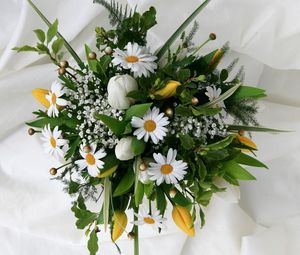 Preview wallpaper daisies, tulips, gypsophila, bouquet, design, tender