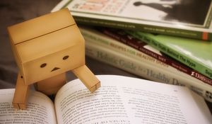 Preview wallpaper danbo, cardboard robot, book, reading