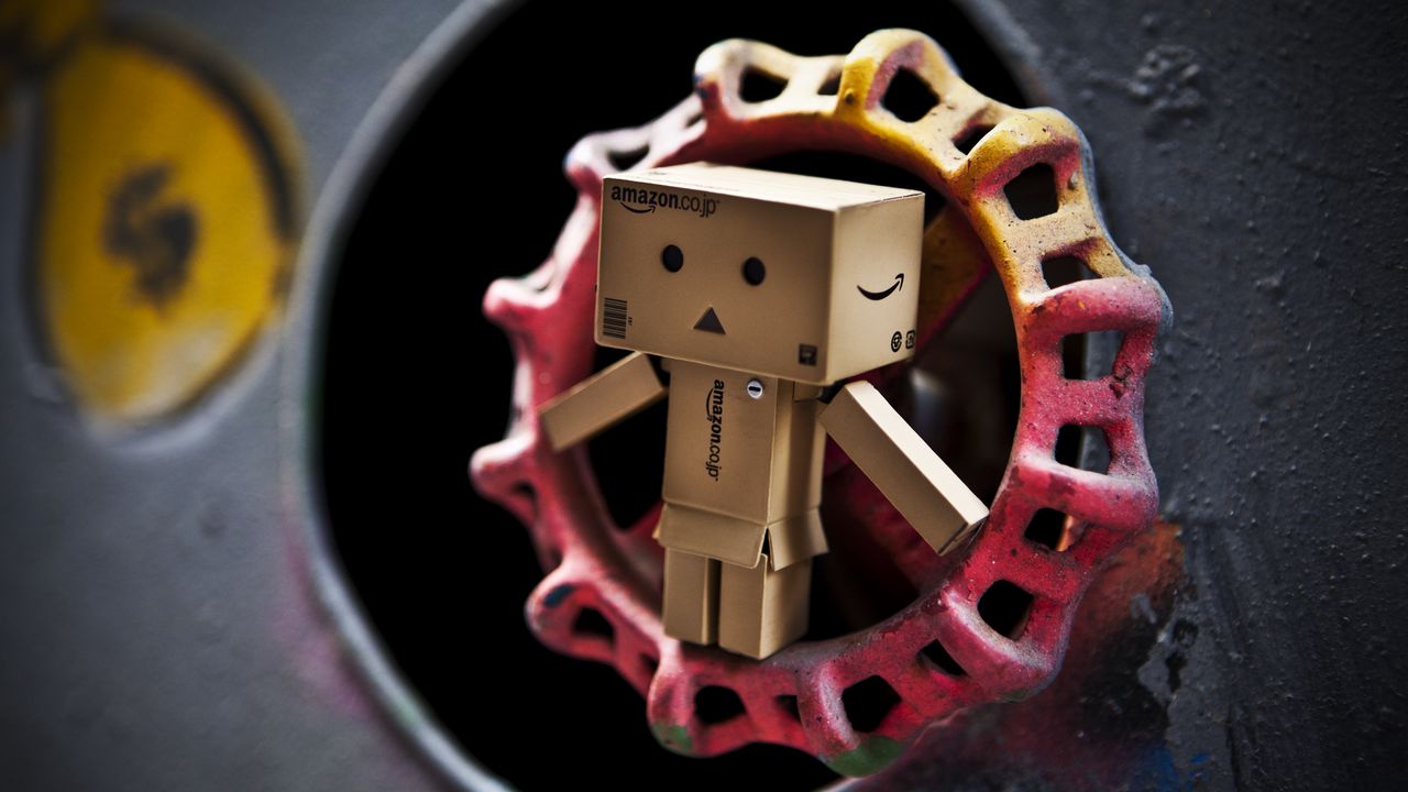 Wallpaper danbo, cardboard robot, construction, painted