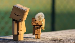 Preview wallpaper danbo, cardboard robot, dandelion