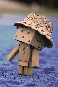 Preview wallpaper danbo, cardboard robot, hat, walk