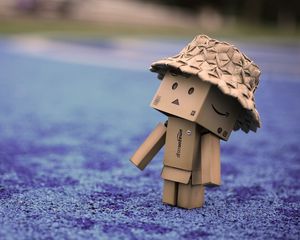 Preview wallpaper danbo, cardboard robot, hat, walk