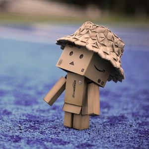 Preview wallpaper danbo, cardboard robot, hat, walk