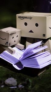 Preview wallpaper danbo, cardboard robot, small, book reading