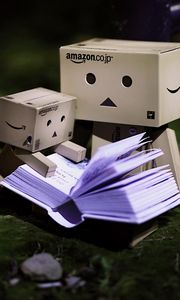 Preview wallpaper danbo, cardboard robot, small, book reading