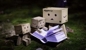 Preview wallpaper danbo, cardboard robot, small, book reading