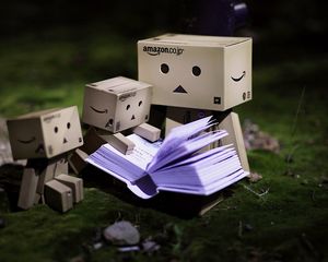 Preview wallpaper danbo, cardboard robot, small, book reading