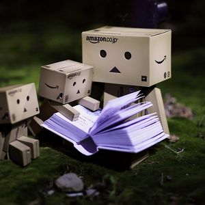 Preview wallpaper danbo, cardboard robot, small, book reading