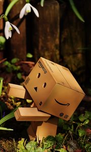 Preview wallpaper danboard, cardboard robot, shadow