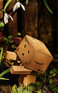 Preview wallpaper danboard, cardboard robot, shadow