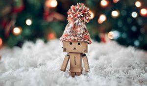 Preview wallpaper danboard, hat, winter, cardboard robot