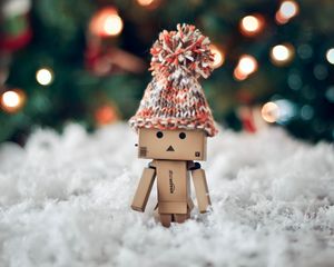 Preview wallpaper danboard, hat, winter, cardboard robot