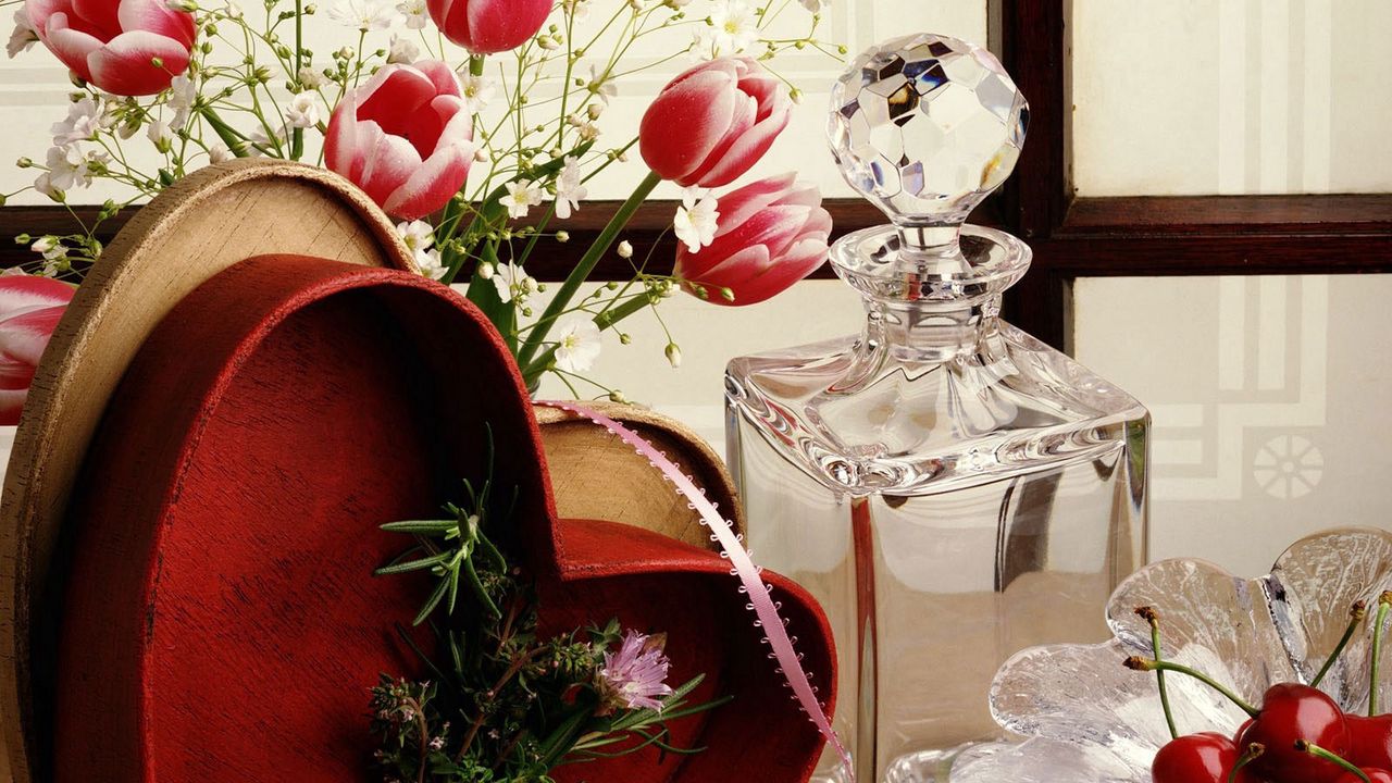 Wallpaper decanter, flowers, tender