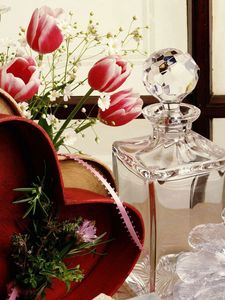 Preview wallpaper decanter, flowers, tender