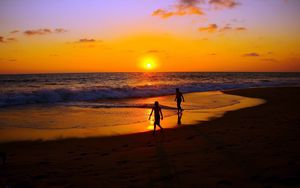 Preview wallpaper decline, beach, people, sand, silhouettes, sea, traces